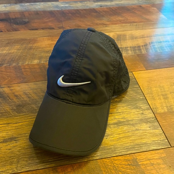 Nike Golf Cap - Picture 1 of 4